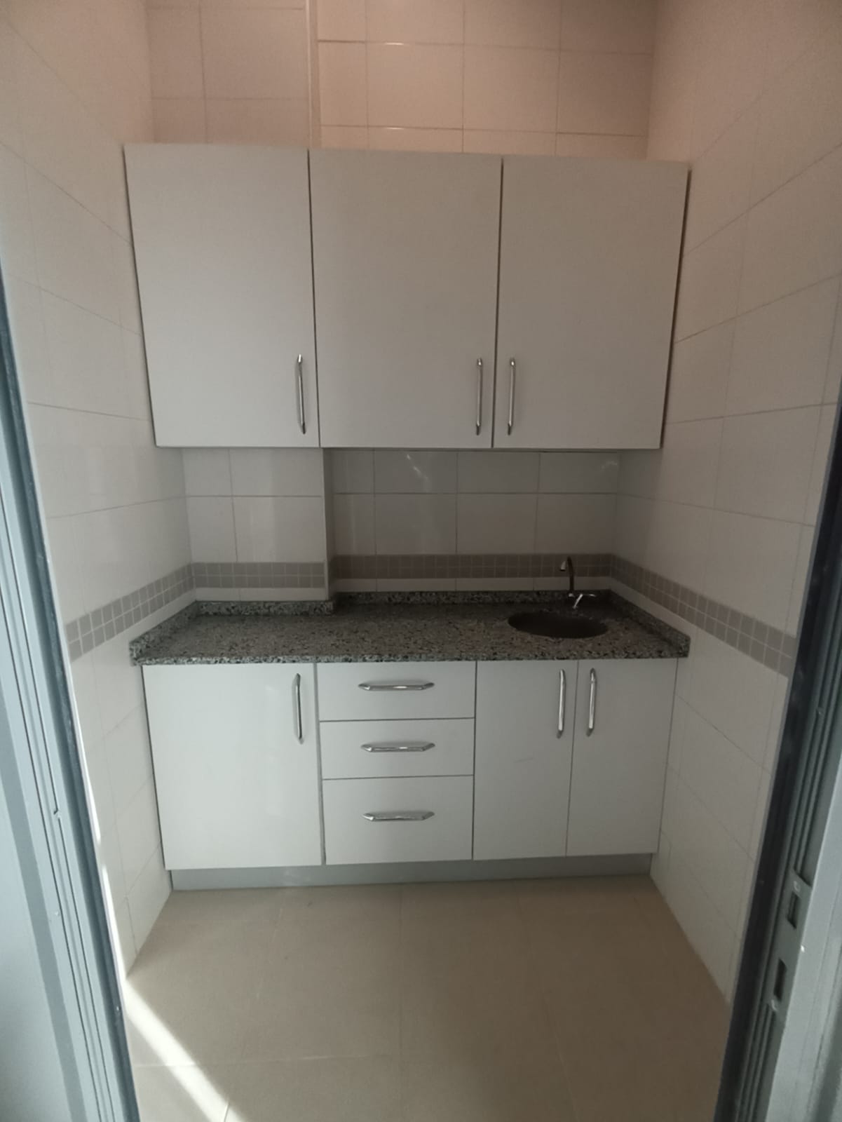 LABORATUVAR VE MUTFAK DOLAPLARI YAPIMI					